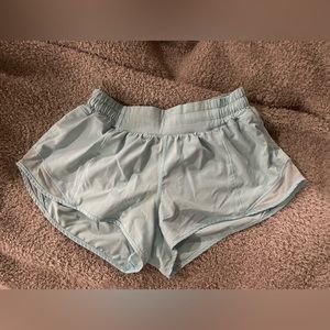 Lululemon Low Rise Hotty Hot Shorts 2.5 Inch Size 6